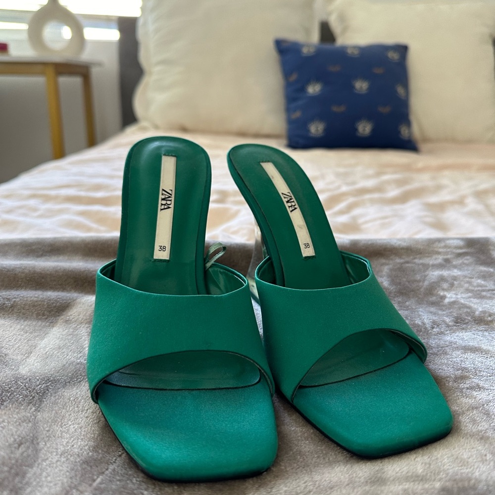 Zara high heeled methacrylate sandals- green- size 7 1/2- never worn